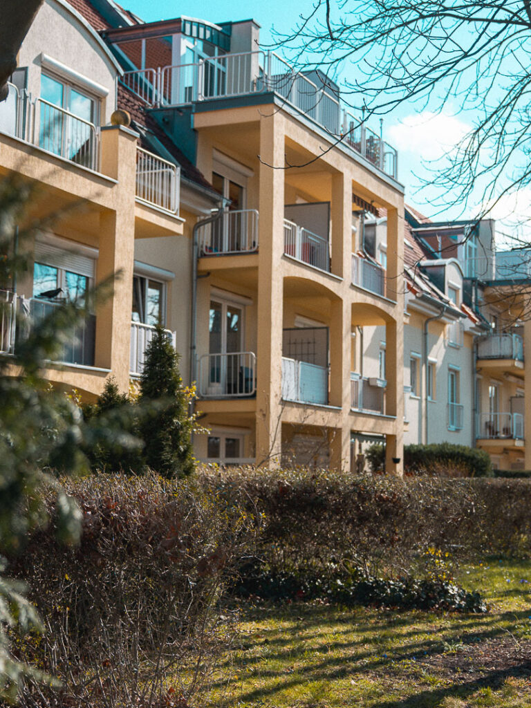 Wohnanlage mit Loggien und Dachterrassen, Meininger Ring 35–39 in Leipzig-Schönau